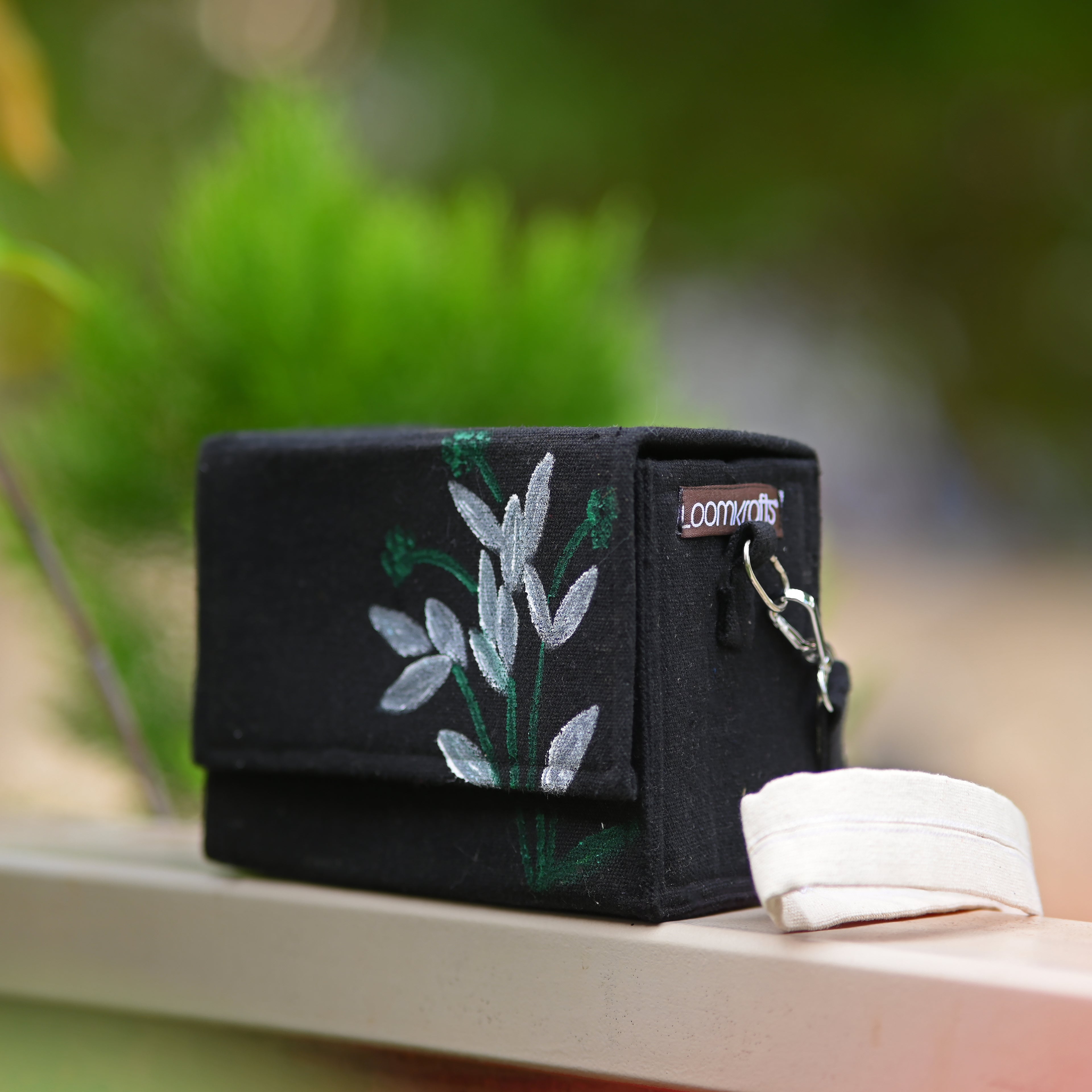 Loomkrafts Black Charm Sling