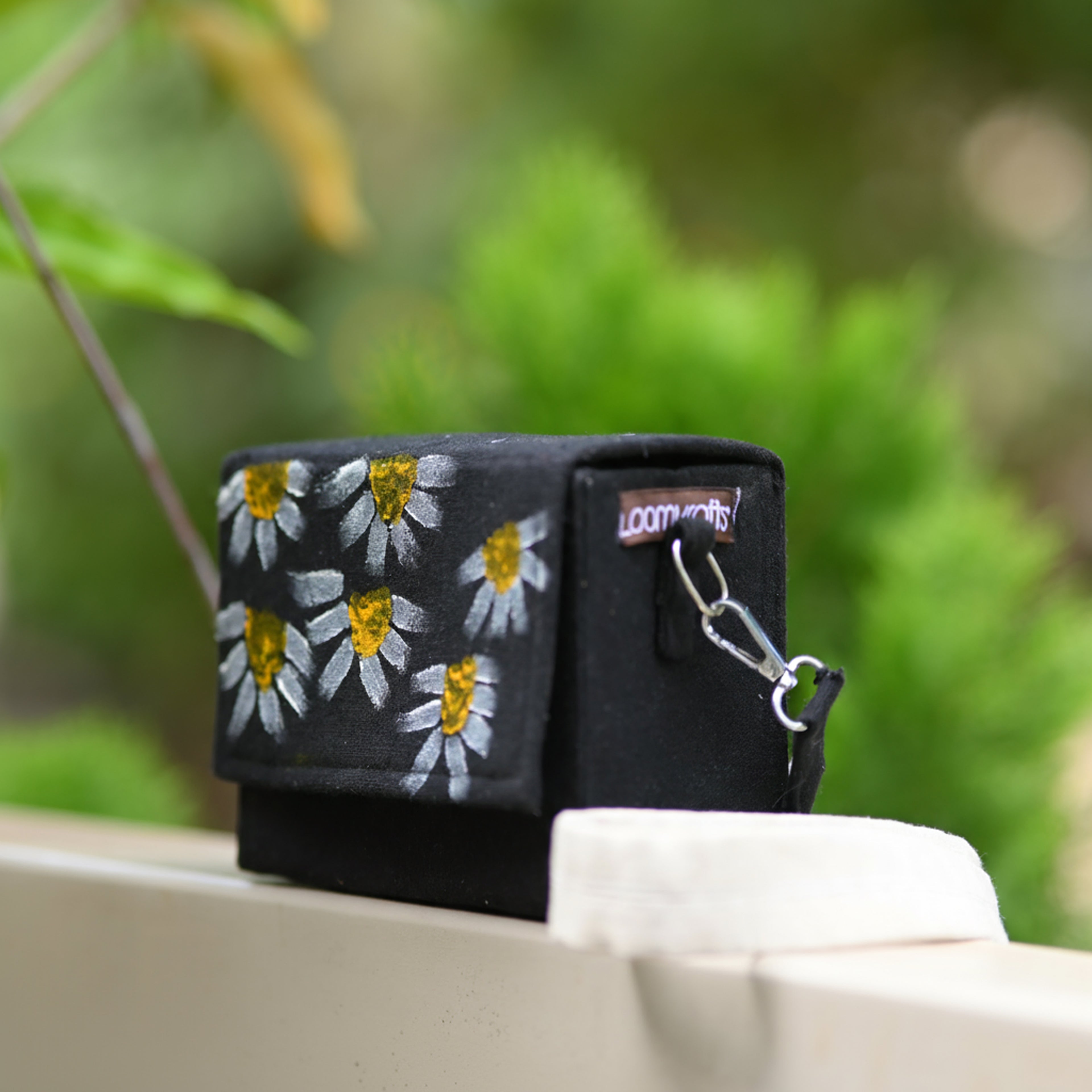 Loomkrafts Black Charm Sling