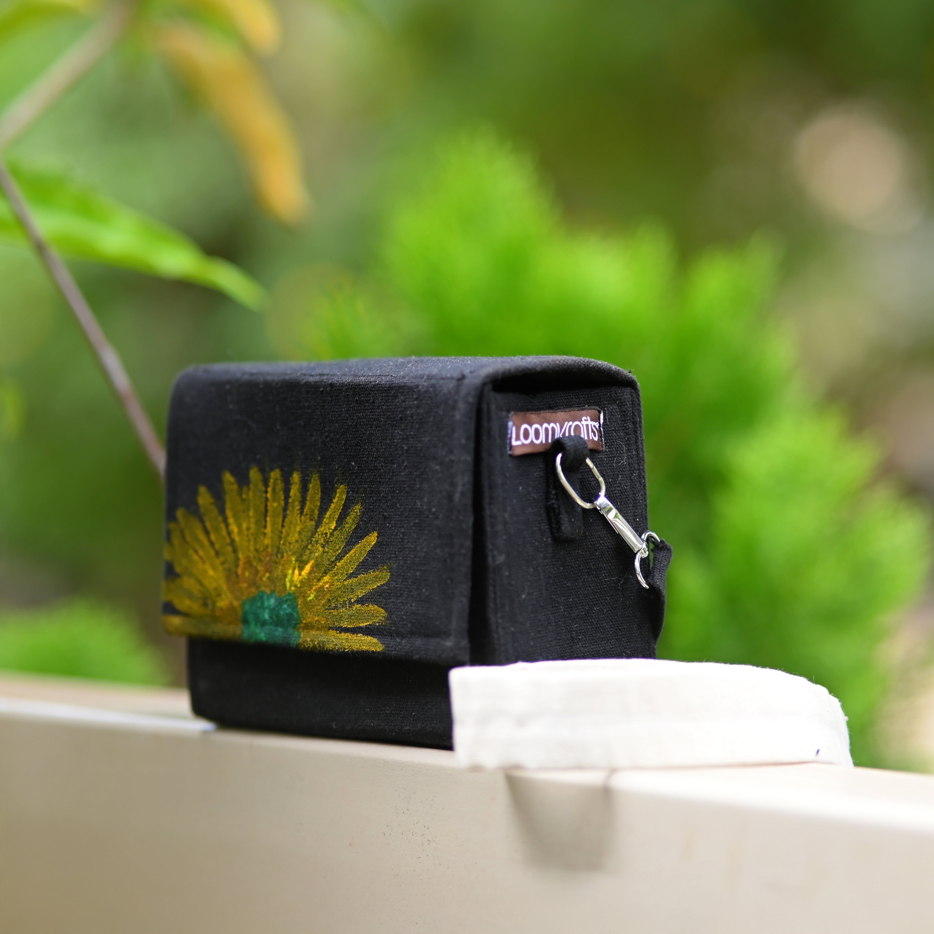 Loomkrafts Black Charm Sling