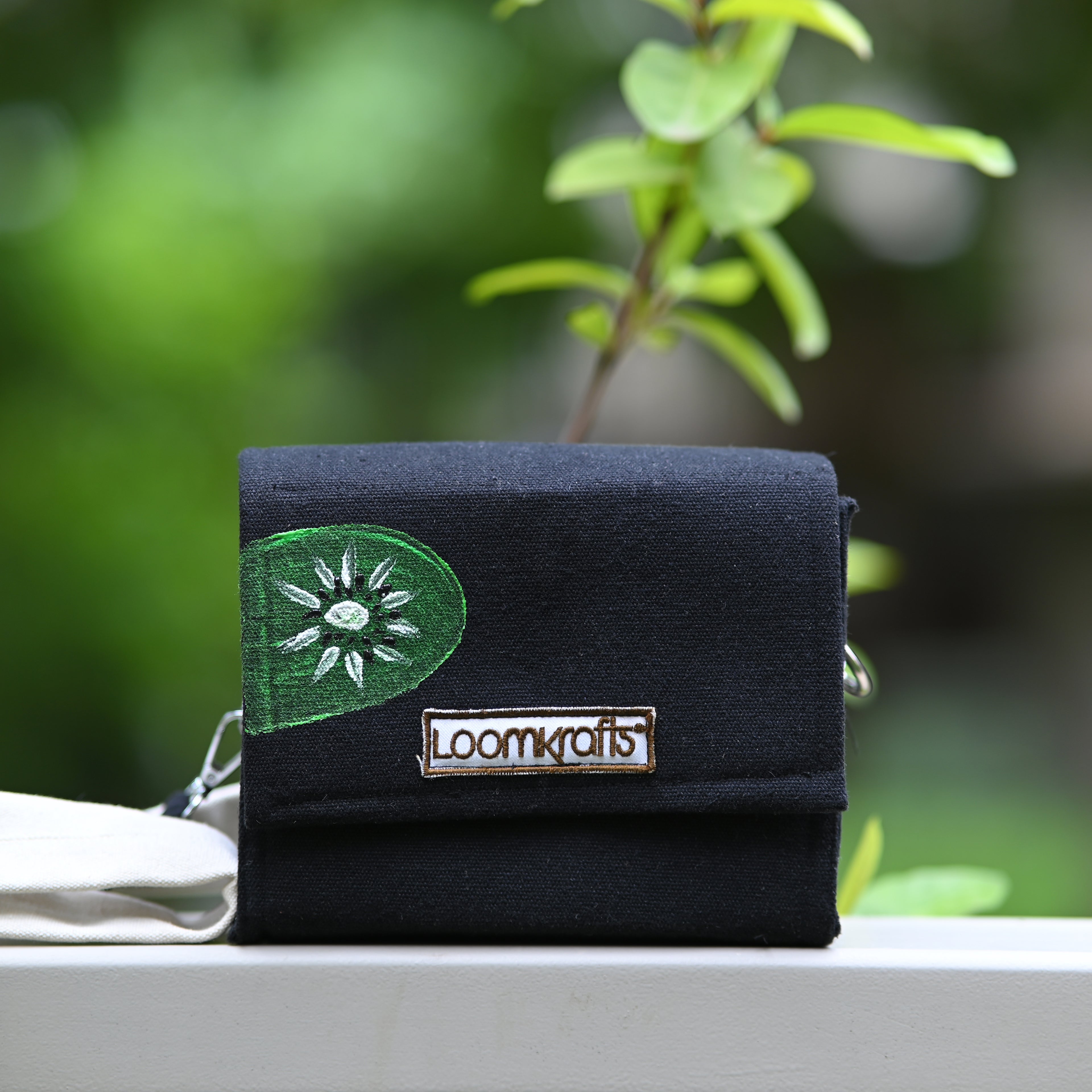 Loomkrafts Black Charm Sling