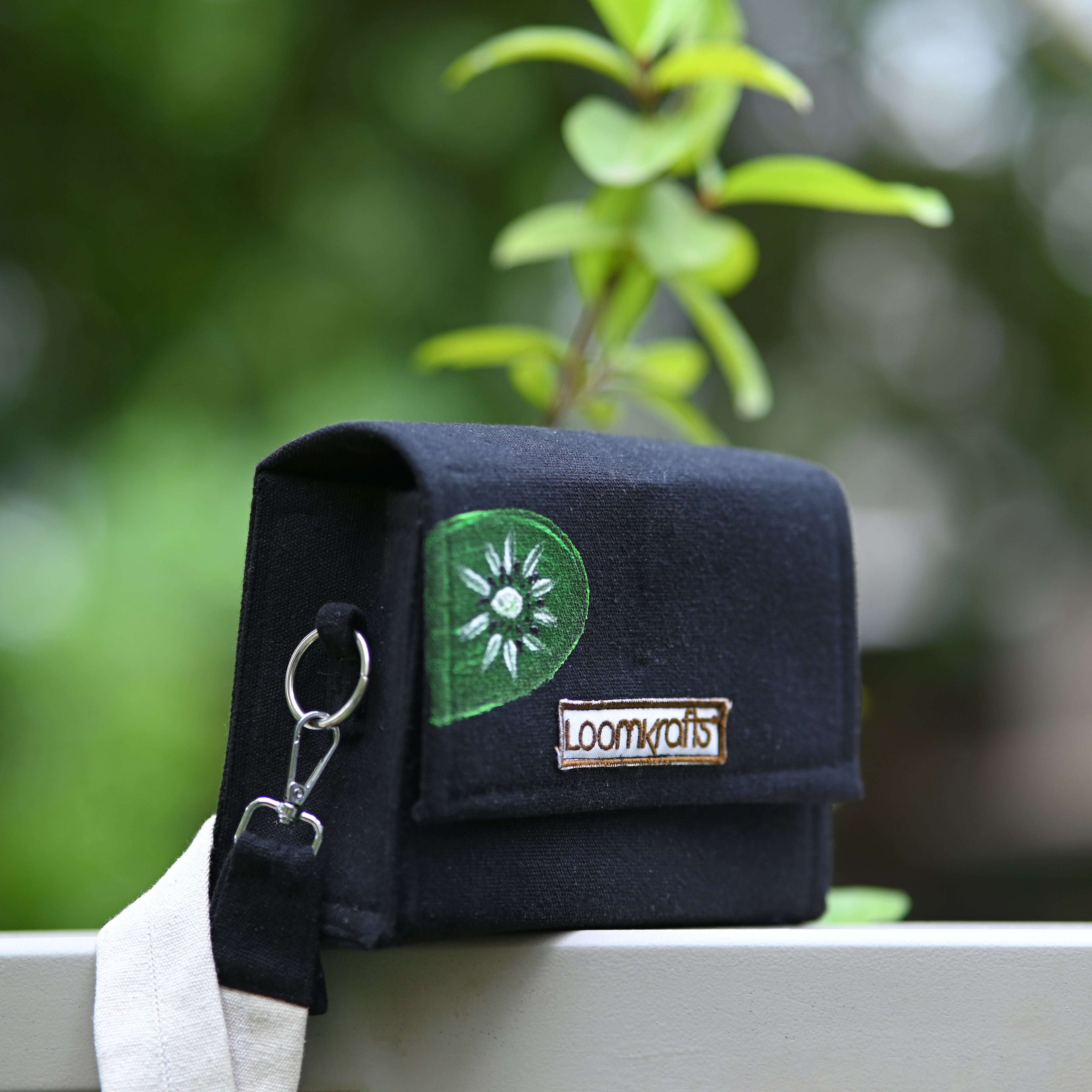 Loomkrafts Black Charm Sling