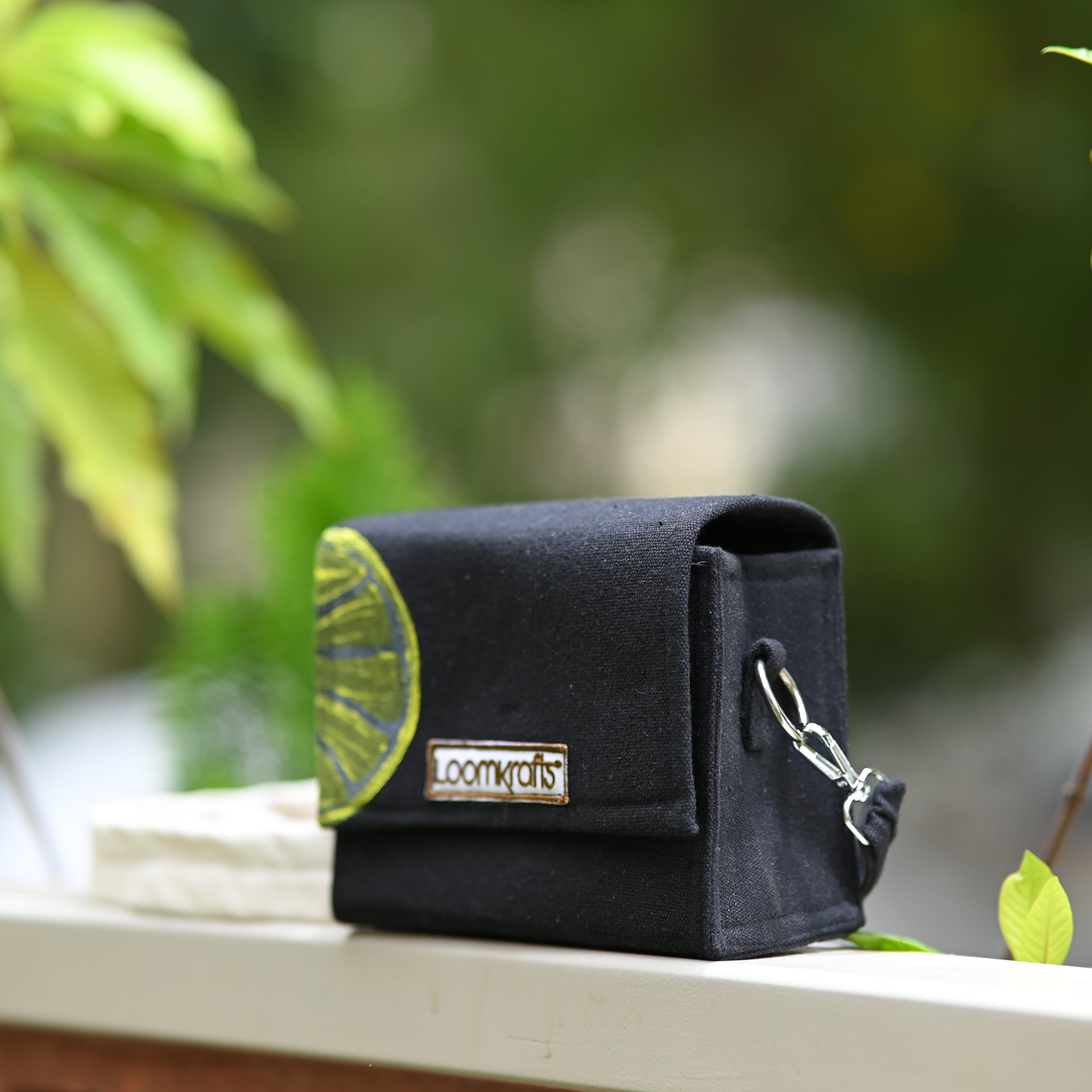 Loomkrafts Black Charm Sling