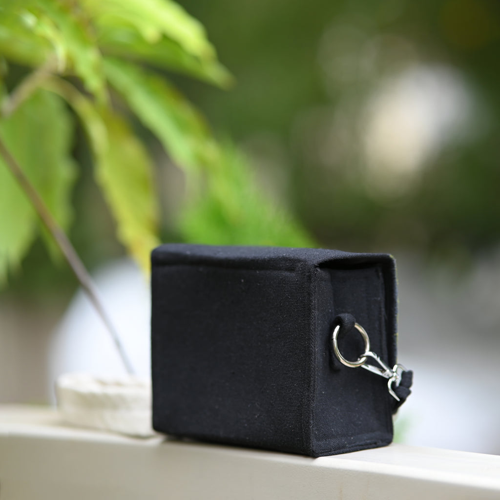 Loomkrafts Black Charm Sling