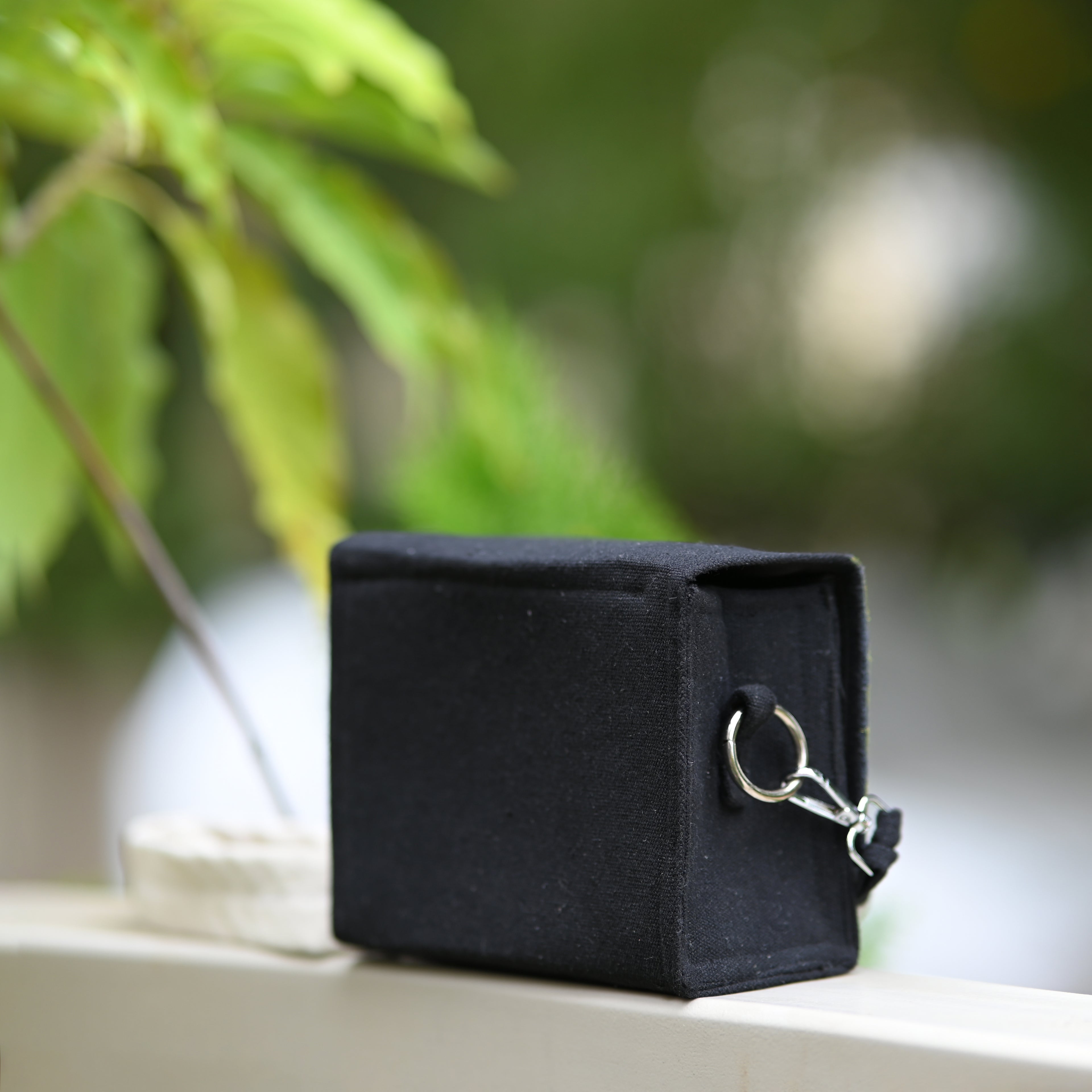 Loomkrafts Black Charm Sling