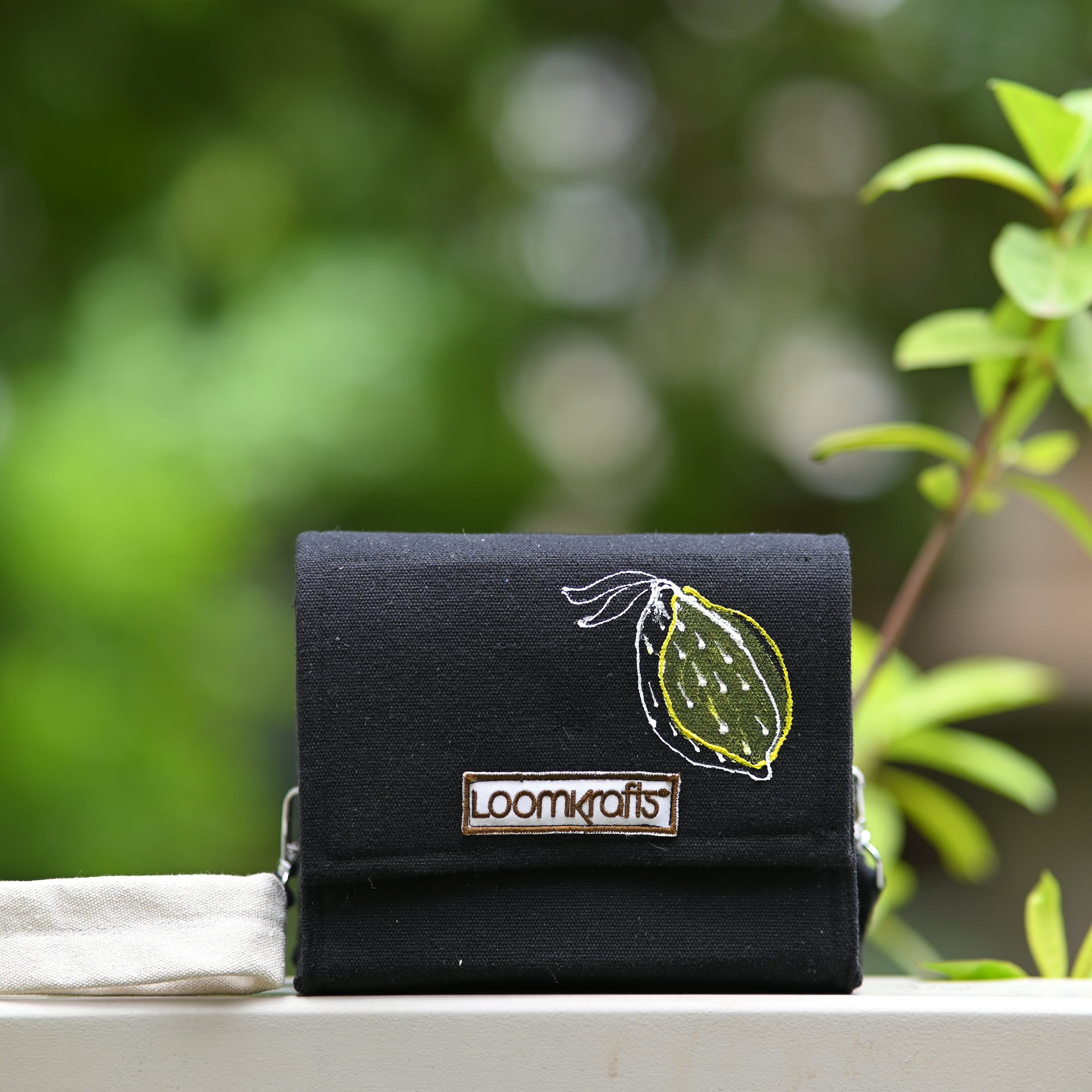 Loomkrafts Black Charm Sling
