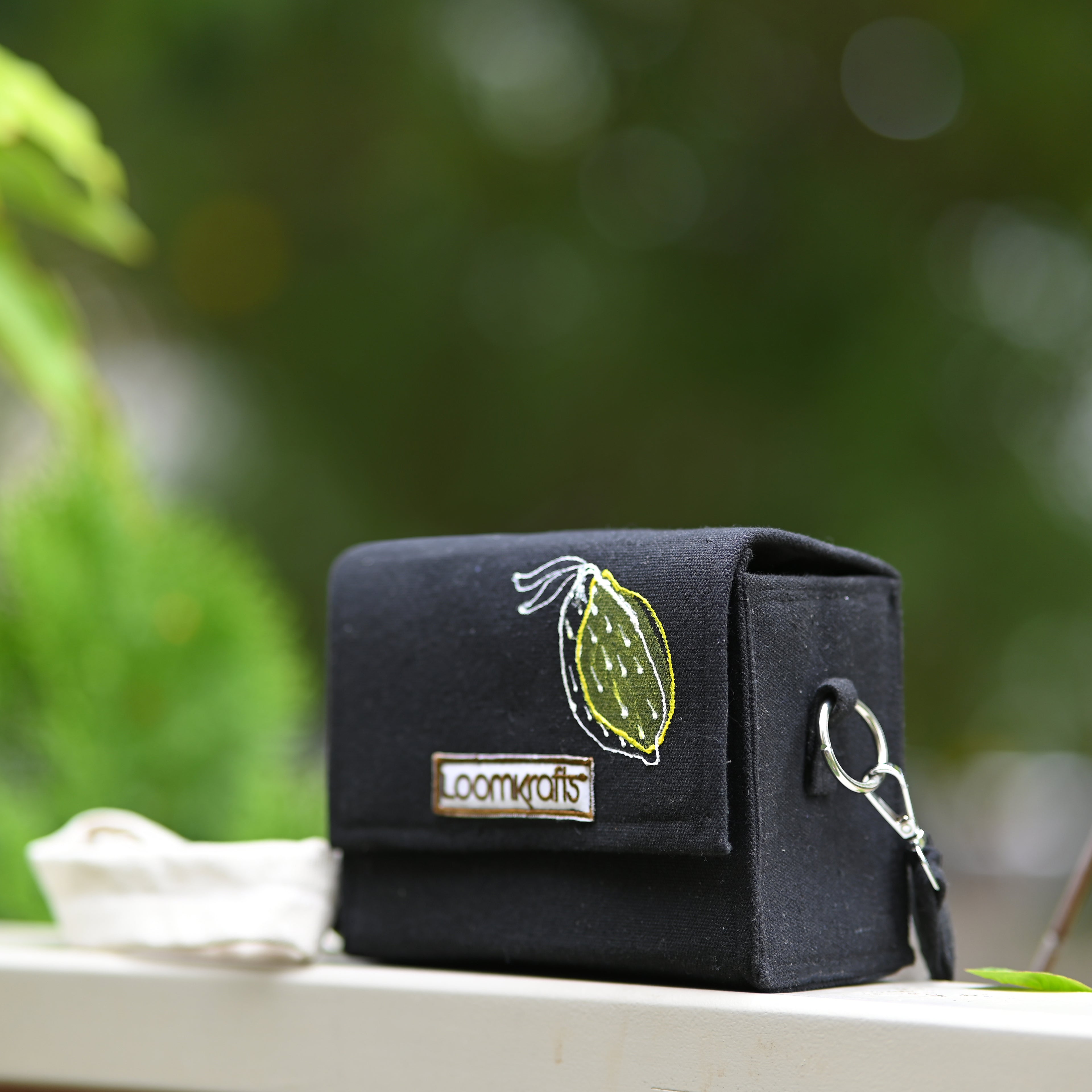 Loomkrafts Black Charm Sling