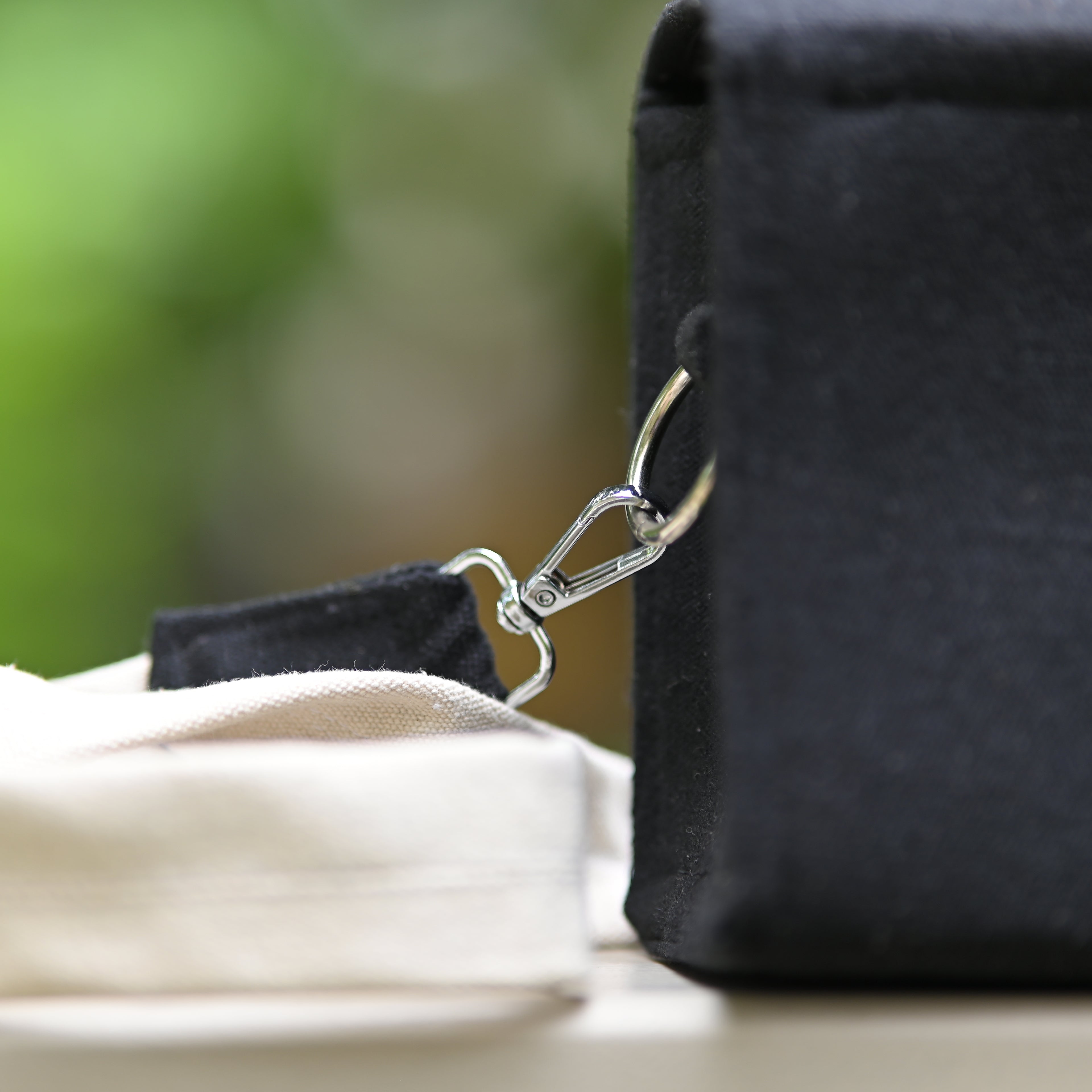 Loomkrafts Black Charm Sling