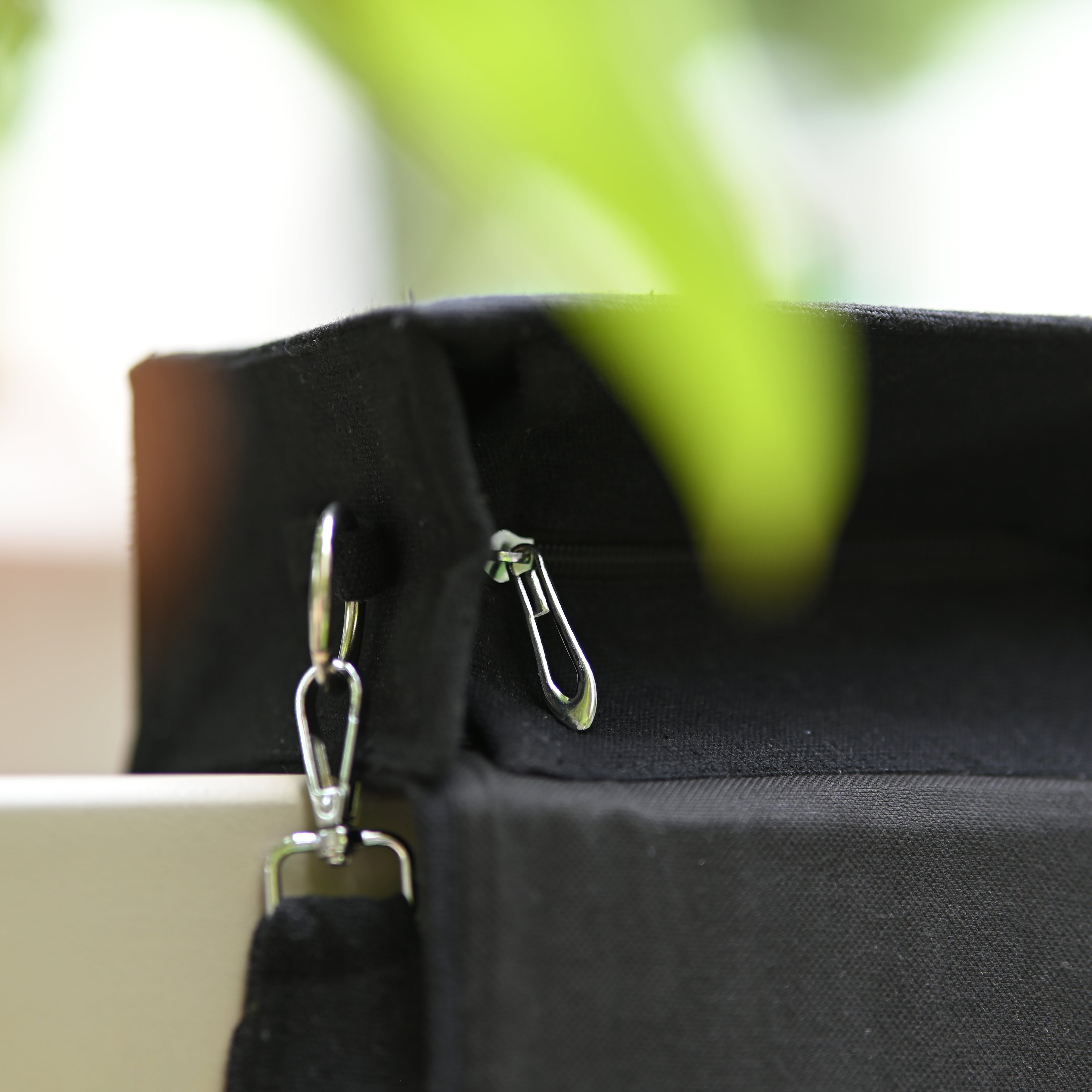 Loomkrafts Black Charm Sling