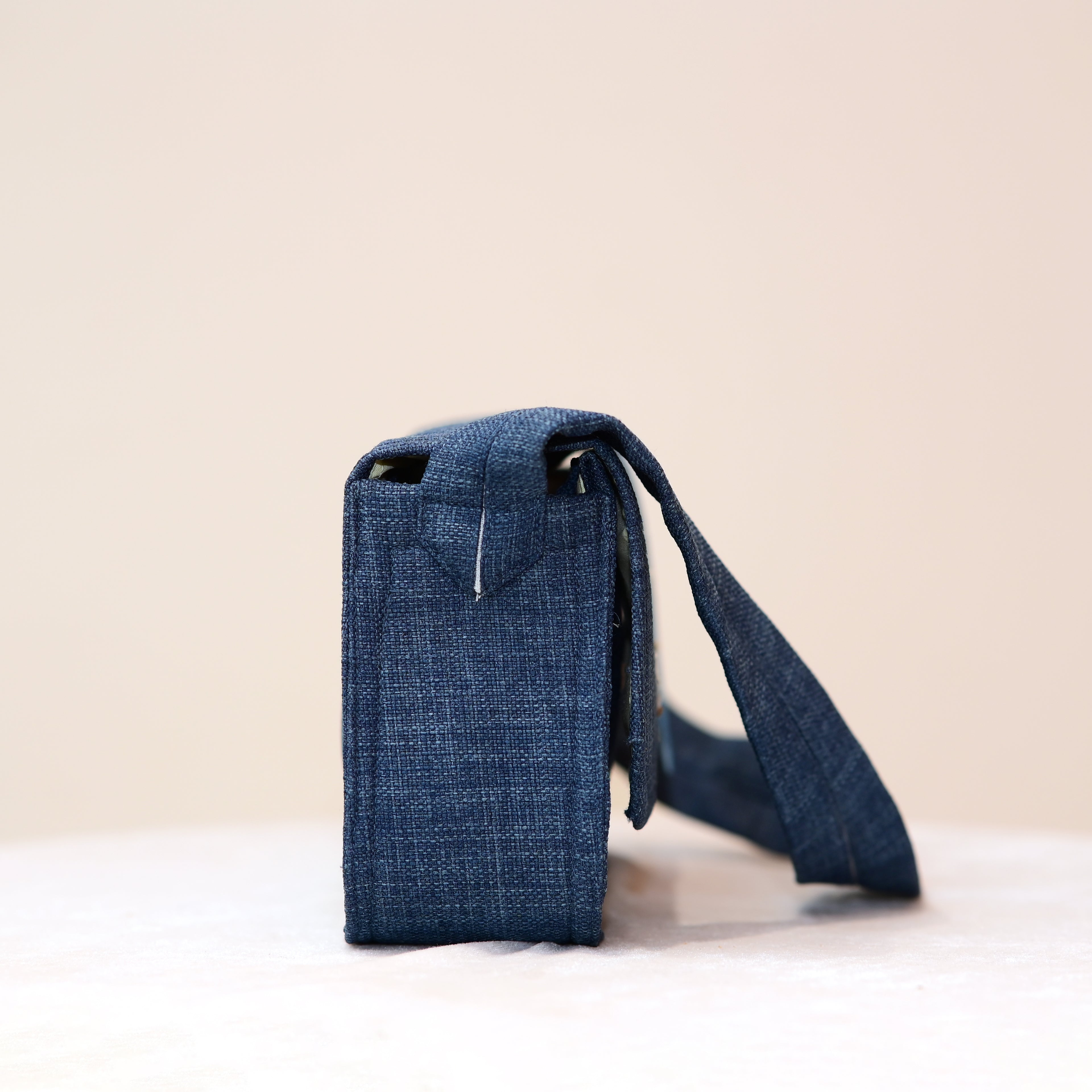 Birds of Freedom Curve Bag