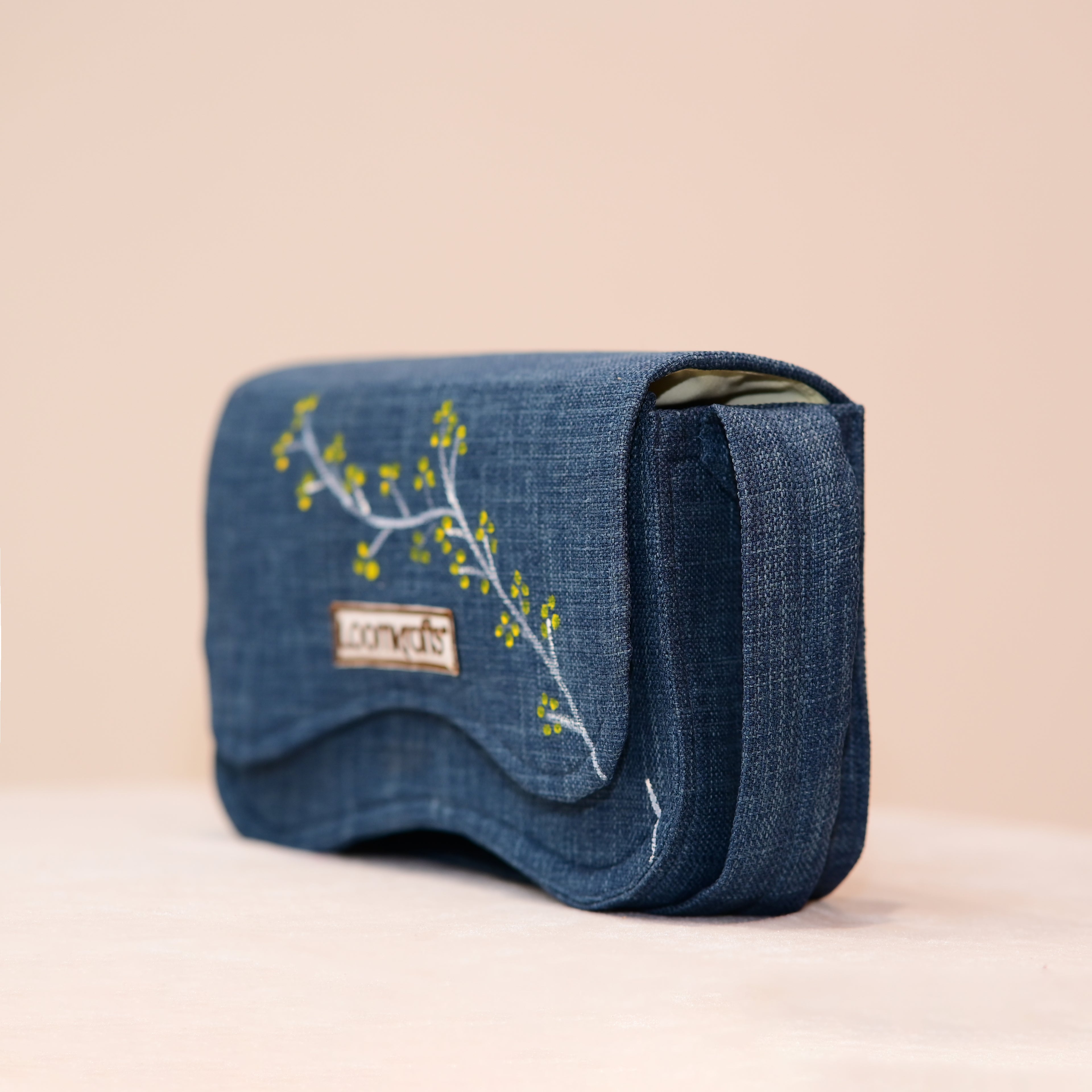 Birds of Freedom Curve Bag