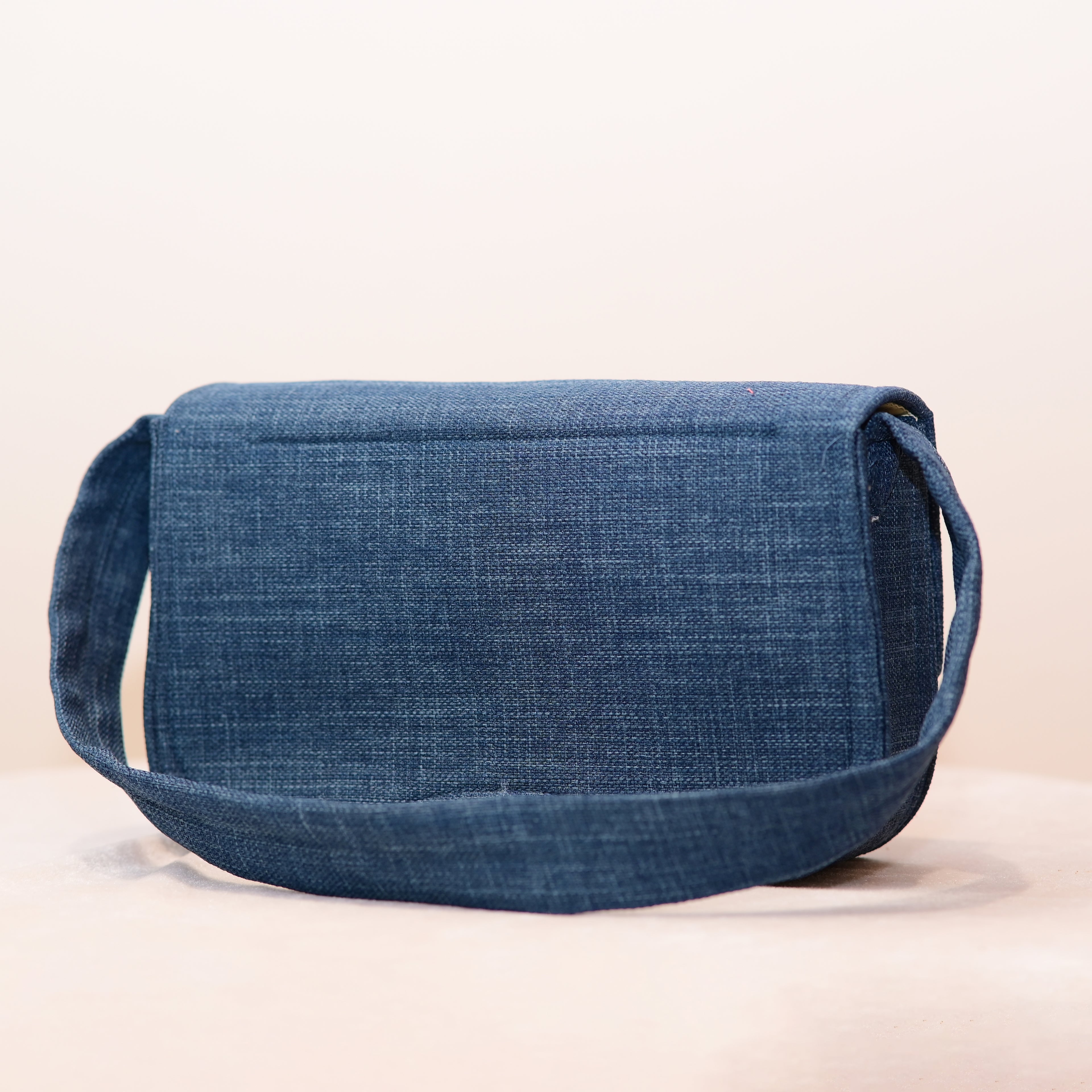 Birds of Freedom Curve Bag