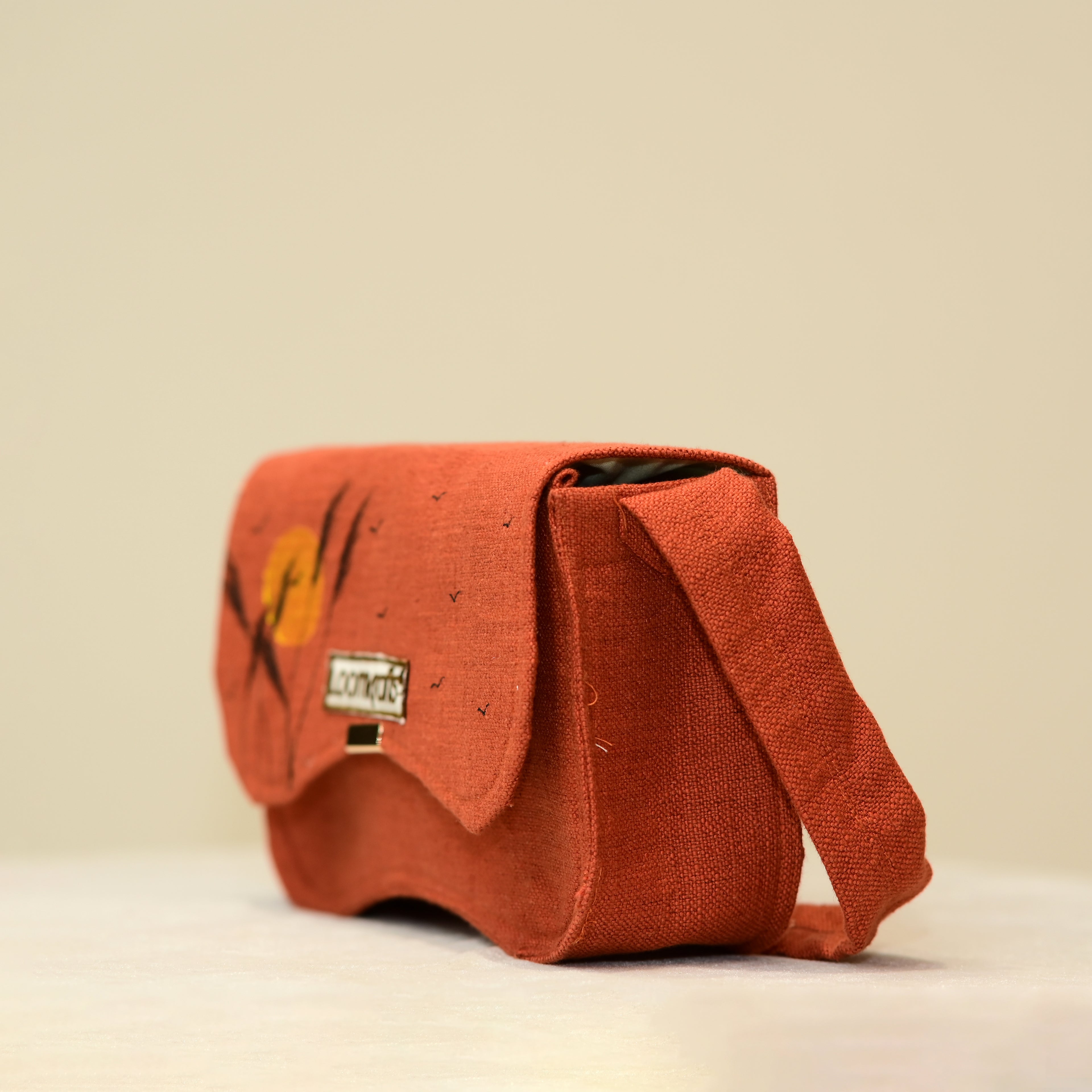 Birds of Freedom Curve Bag