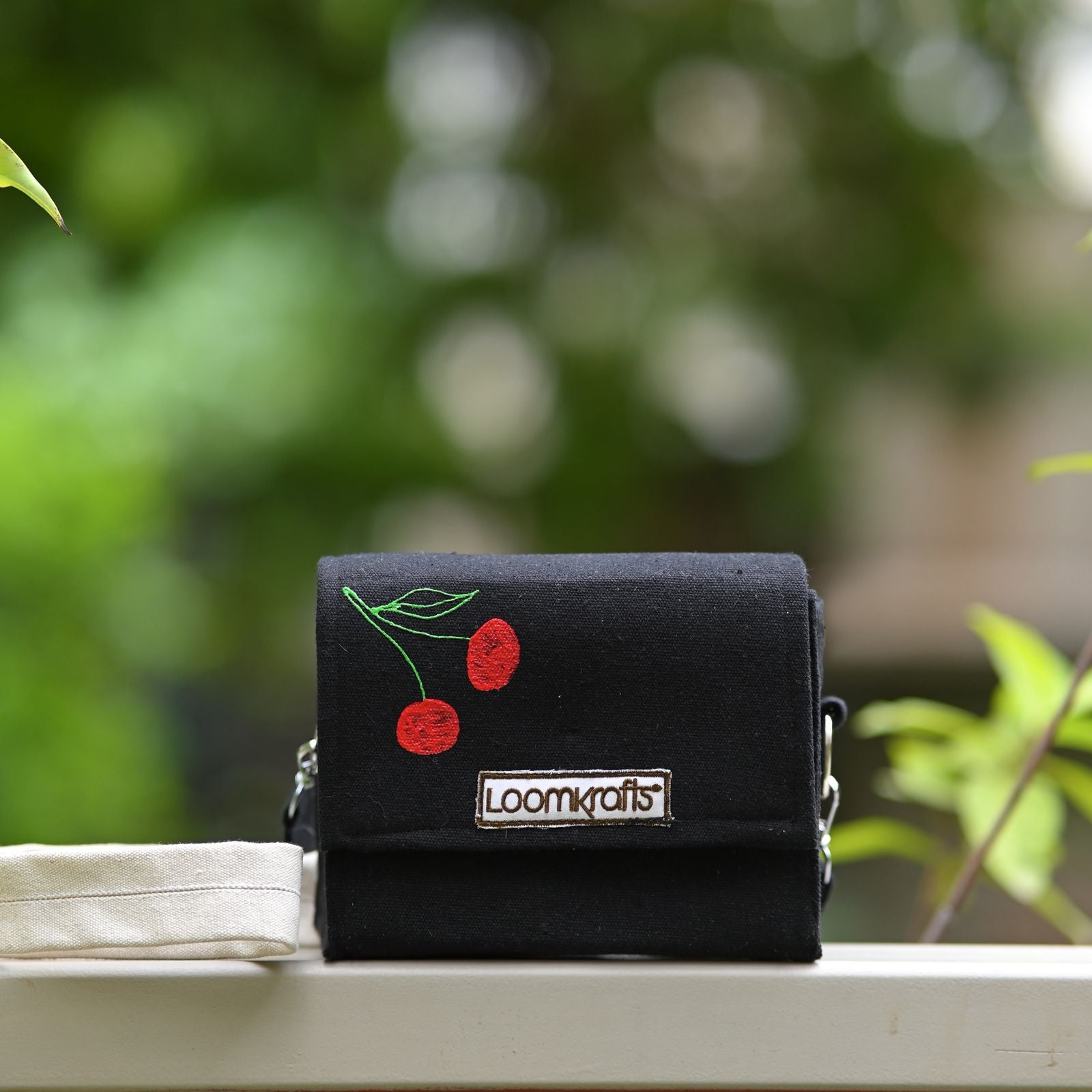 Loomkrafts Black Charm Sling